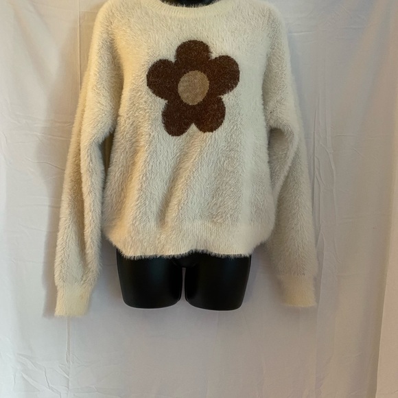 Sweaters - Elegant Cream Sweater with Brown Floral Accent